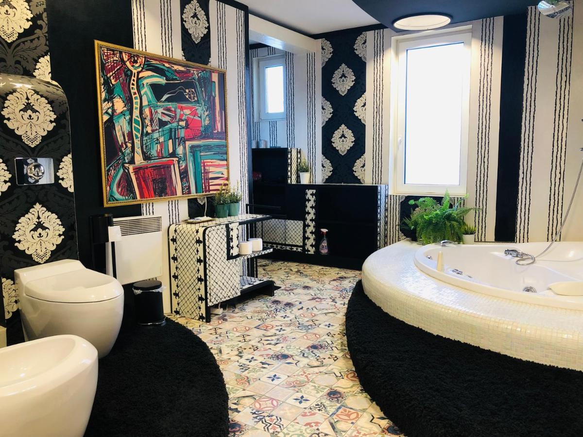 Golden Pearl - Jacuzzi Top Center Luxury Apartment Sofia Eksteriør billede