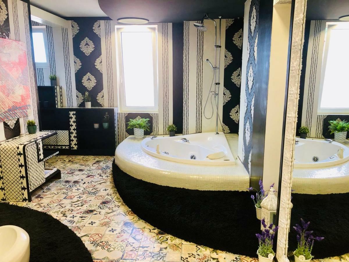 Golden Pearl - Jacuzzi Top Center Luxury Apartment Sofia Eksteriør billede